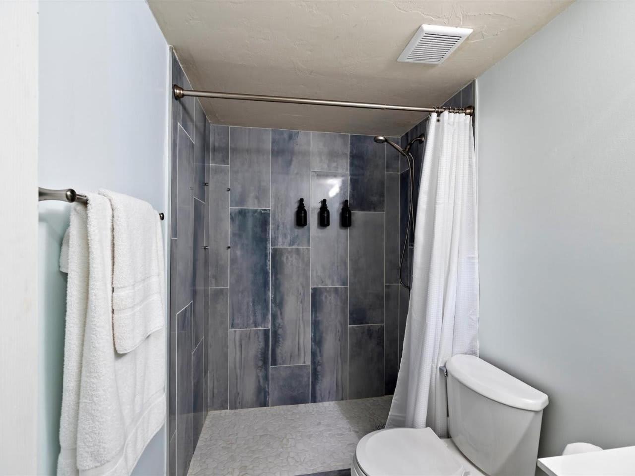 Artist'S Tower Townhome Just Renovated W Loft Gainesville Exterior foto